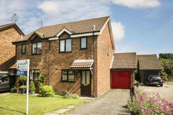 2 Bedroom End of Ter...